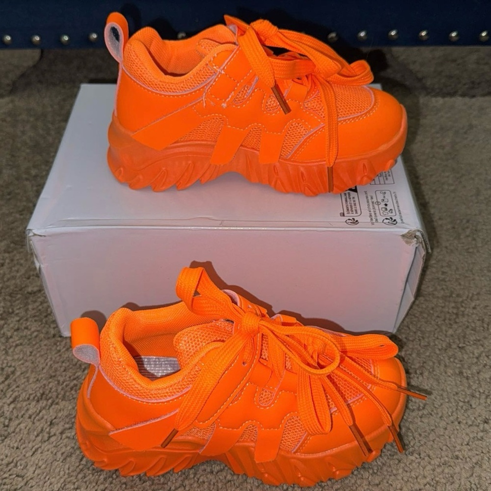 Toddler Girl: Sneakers